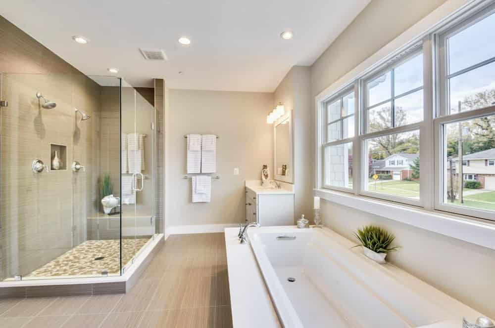 Walk-In Showers vs. Traditional Bathtubs: What to Consider